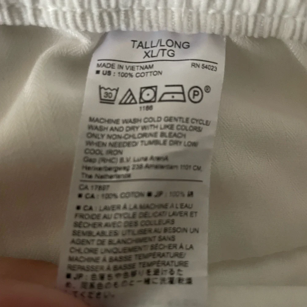Size XL TALL Banana Republic white corduroy shorts